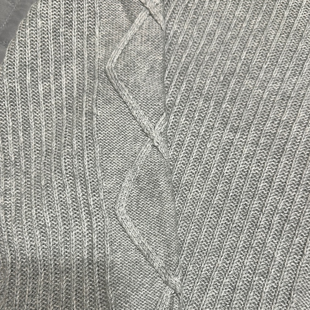 Sz L🇨🇦⭐️NWT RW & CO Camber & Grace Grey Knit Sweater with Pearl Detail - Picture 8 of 10